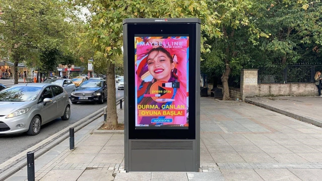 Press and Play Billboard, MAYBELLINE NY interactive experience by Harikalar