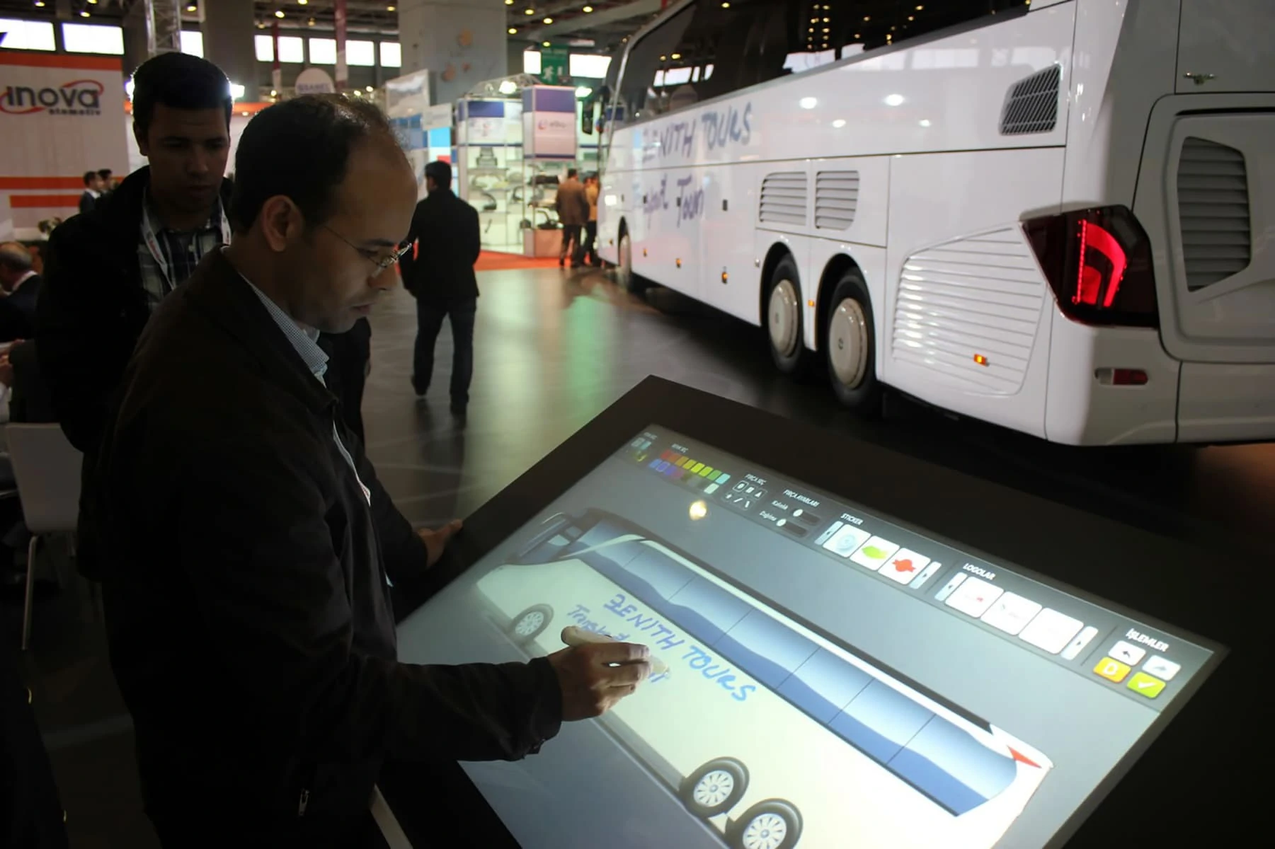 Tourismo Live Painter, MERCEDES-BENZ interactive experience by Harikalar